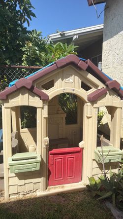 Kids Plastic Outdoor Playhouse