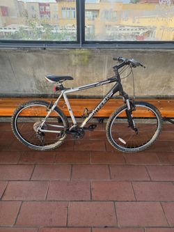 Trek series 4 bike 26-in tires