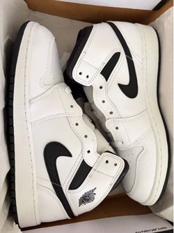 Jordan 1s (Reverse Panda)