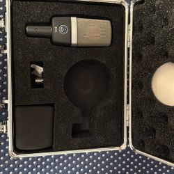 AKG C214