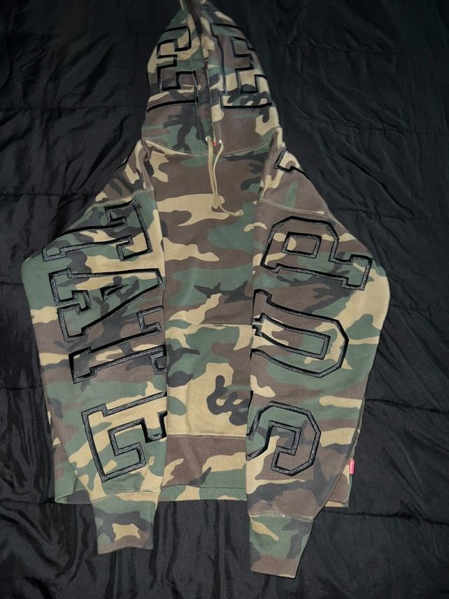 Supreme Hoodie