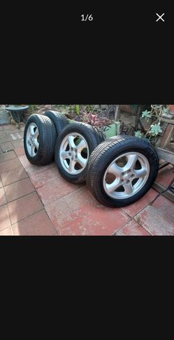Almost new set of 4 tires an d rims 215/60R16
