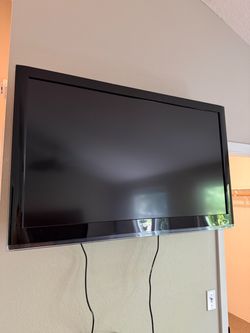 LG Flat Screen TV Wall Mounted