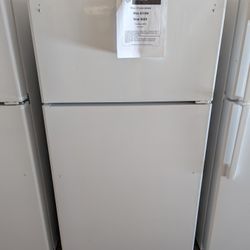 GE 21.9 Cu.Ft. Top Freezer Refridgerator 1 Year Warranty.