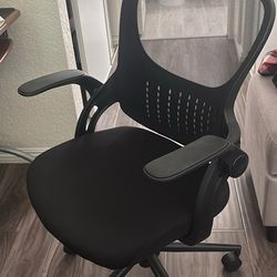 Desk / Computer Chair Adjustable height and arm rest