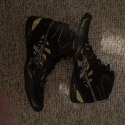 asics black and yellow wrestling shoes
