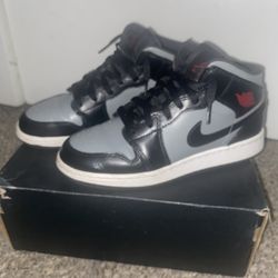 Air Jordan 1 Mid 'Shadow'