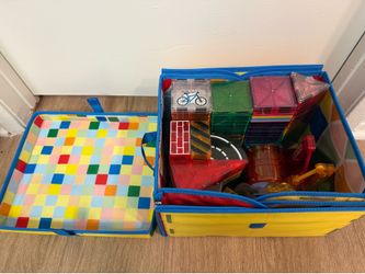 Magna-Tiles Magnetic Building Set with Storage Bin Play Mat