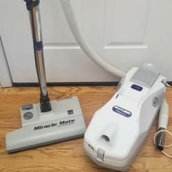 NEW cond  MIRACLE MATE VACUUM WITH COMPLETE ATTACHMENTS  , AMAZING POWER SUCTION.  , WORKS EXCELLENT. , IN THE BOX 