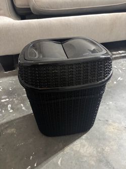 Small trash bin
