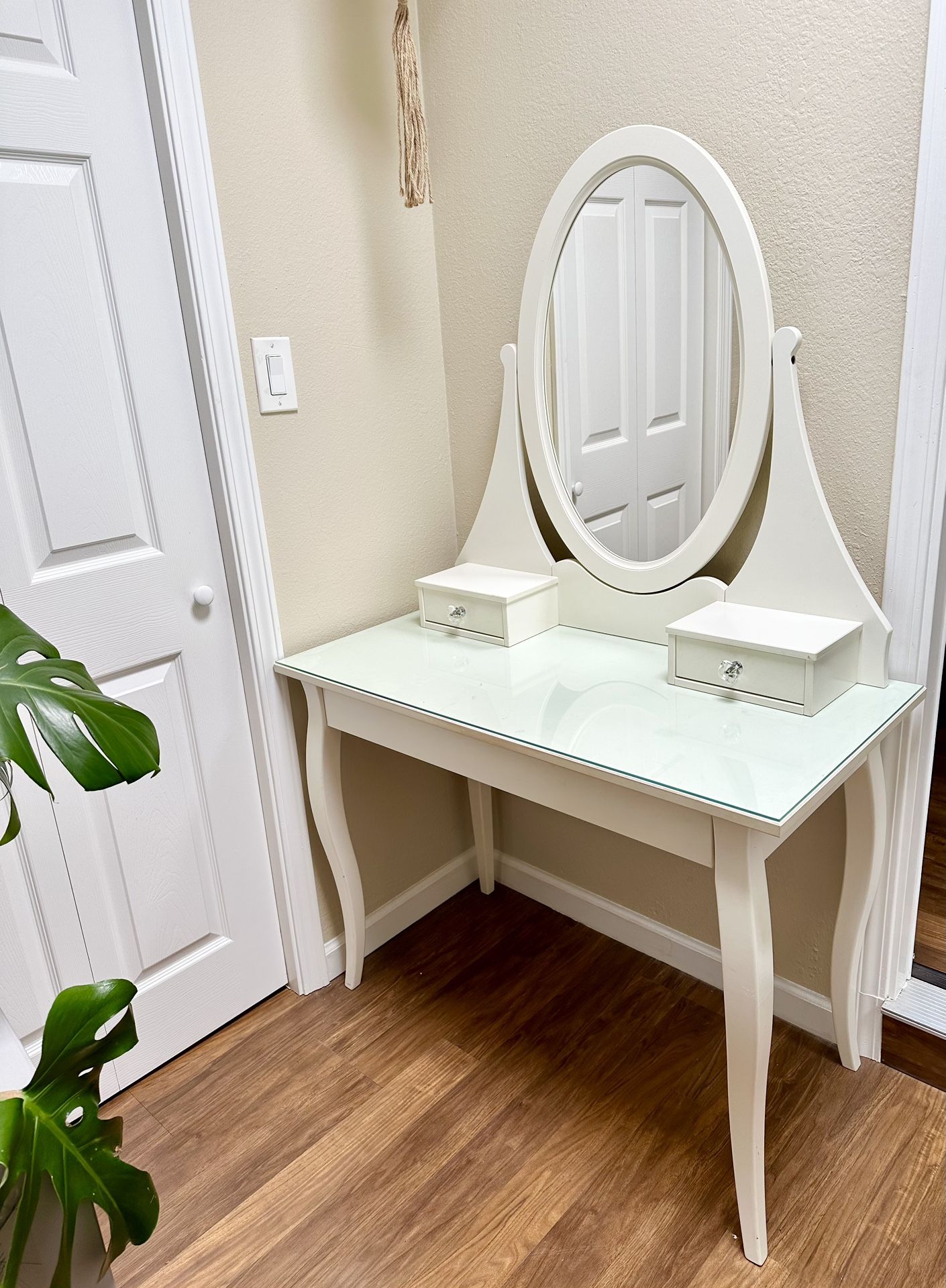 White Vanity with Mirror