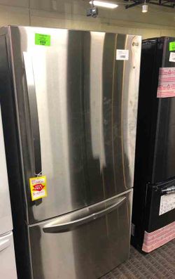 Brand New LG 24 cu. ft. Bottom Freezer Refrigerator in Stainless Steel with Reversible Door (Model:LDCS24223S) NMSE