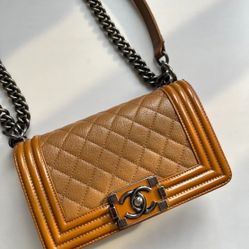 𝐂𝐇𝐀𝐍𝐄𝐋  Boy 21 Chain Shoulder Bag Calfskin Brown Caramel Crossbody