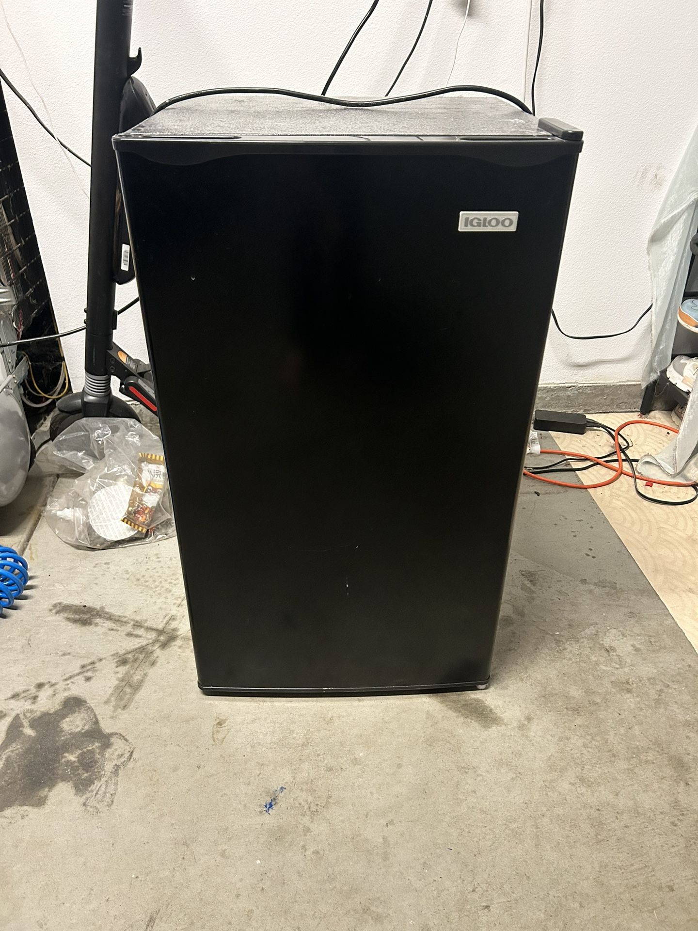 Igloo Mini Fridge – Clean & Working Perfectly!