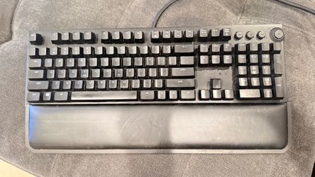 Razer BlackWidow Elite Mechanical Gaming Keyboard (Full Size, RGB Chroma)