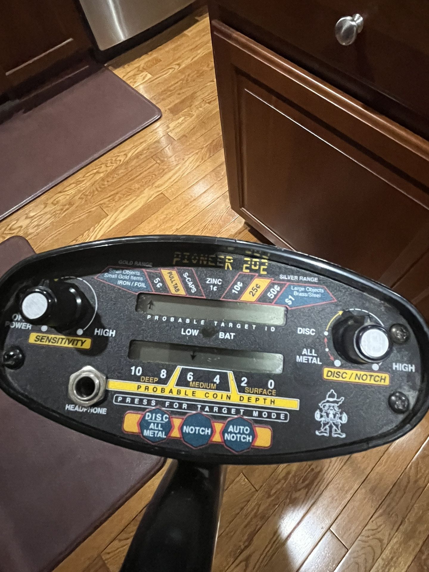 Bounty Hunter Pioneer 202 Metal Detector