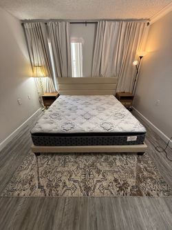 King Size Bedroom Set – Bed, Mattress, 2 Nightstands, Rug & Lamps
