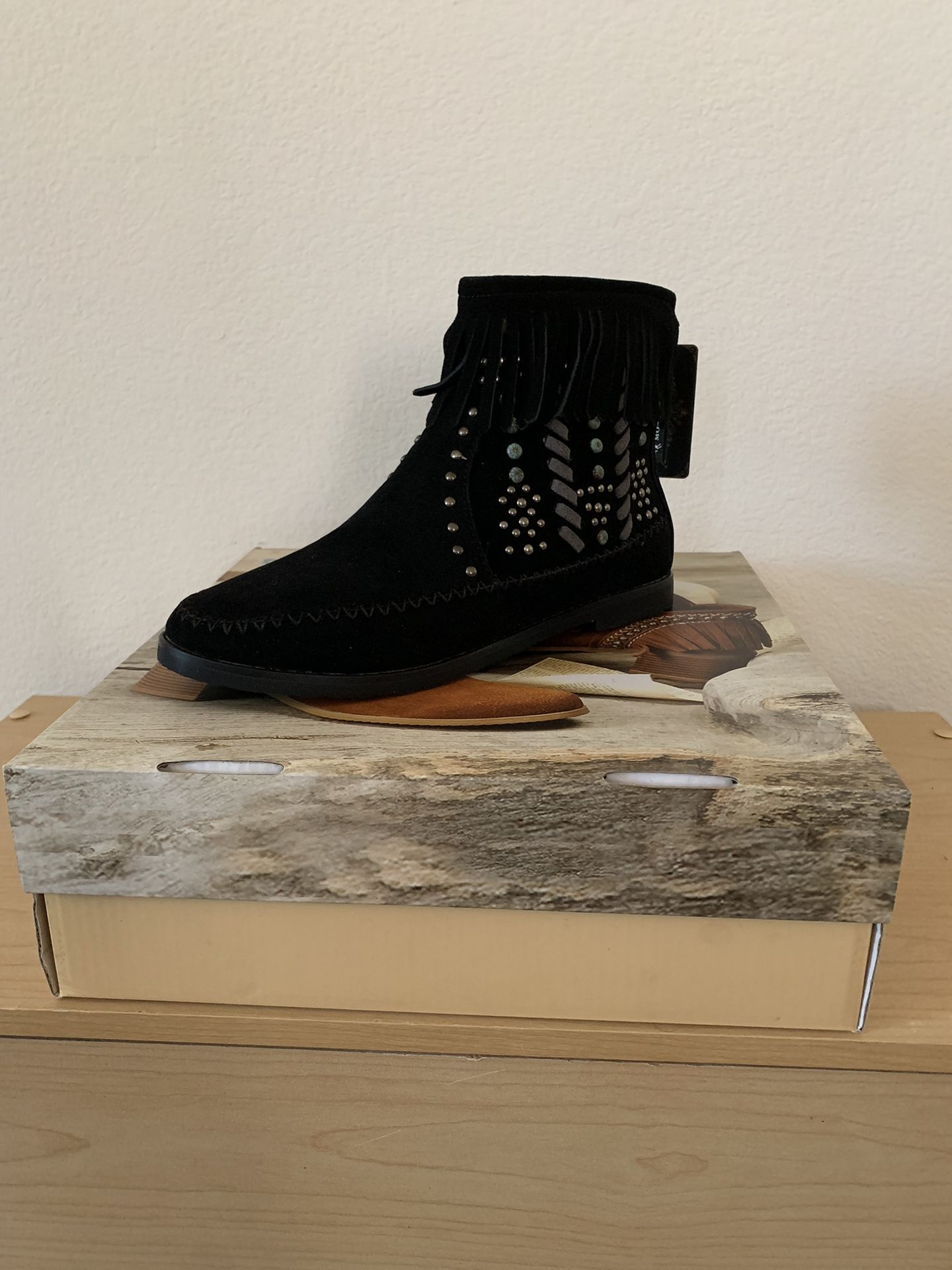 Brand New Black Southwest Boots Size 9 - Fits like a size 8 or 7.5