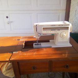 Singer Stylist 533 Electric Sewing Machine With Table