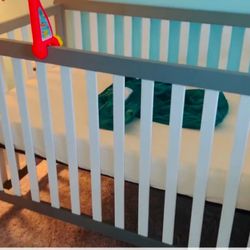 Carter’s convertible crib 