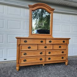 Dresser With Mirror 