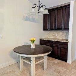 Dining Round Table Antique White. Like New Condition 