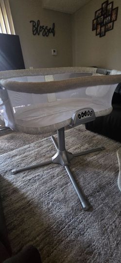 Halo bassinest swivel sleeper