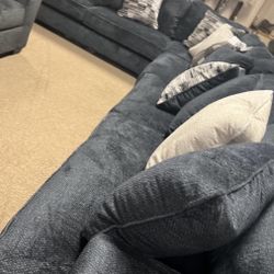 Beautiful Entertainment Cozy Sectional! 