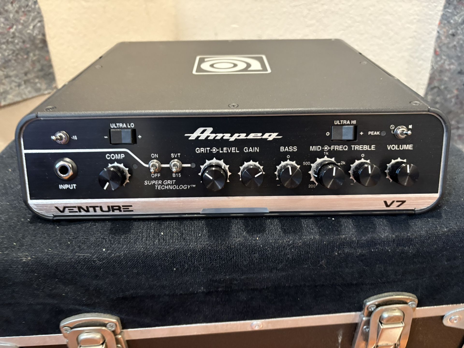 Ampeg V7 Head 700 Watts