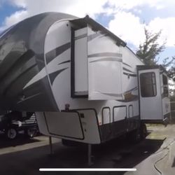 Wildcat Maxx 5th Wheel Trailer 