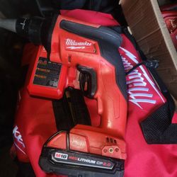 Firm Price🛑 Milwaukee
M18 Fuel Drywall Gun W/2.0 Battery Only.  Used Good. Precio Firme🛑 