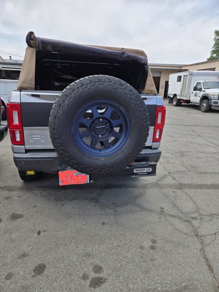 swing out tire hitch carrier