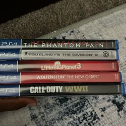 PS4 1TB, 2 Controllers , Charging Tower 