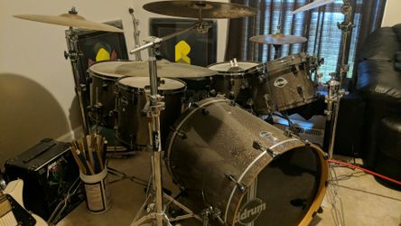 Like new DDrum drum set