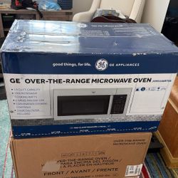 NEW IN BOX - GE Microwave