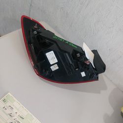 2021 MBZ  A CLASS RIGHT TAILLIGHT 