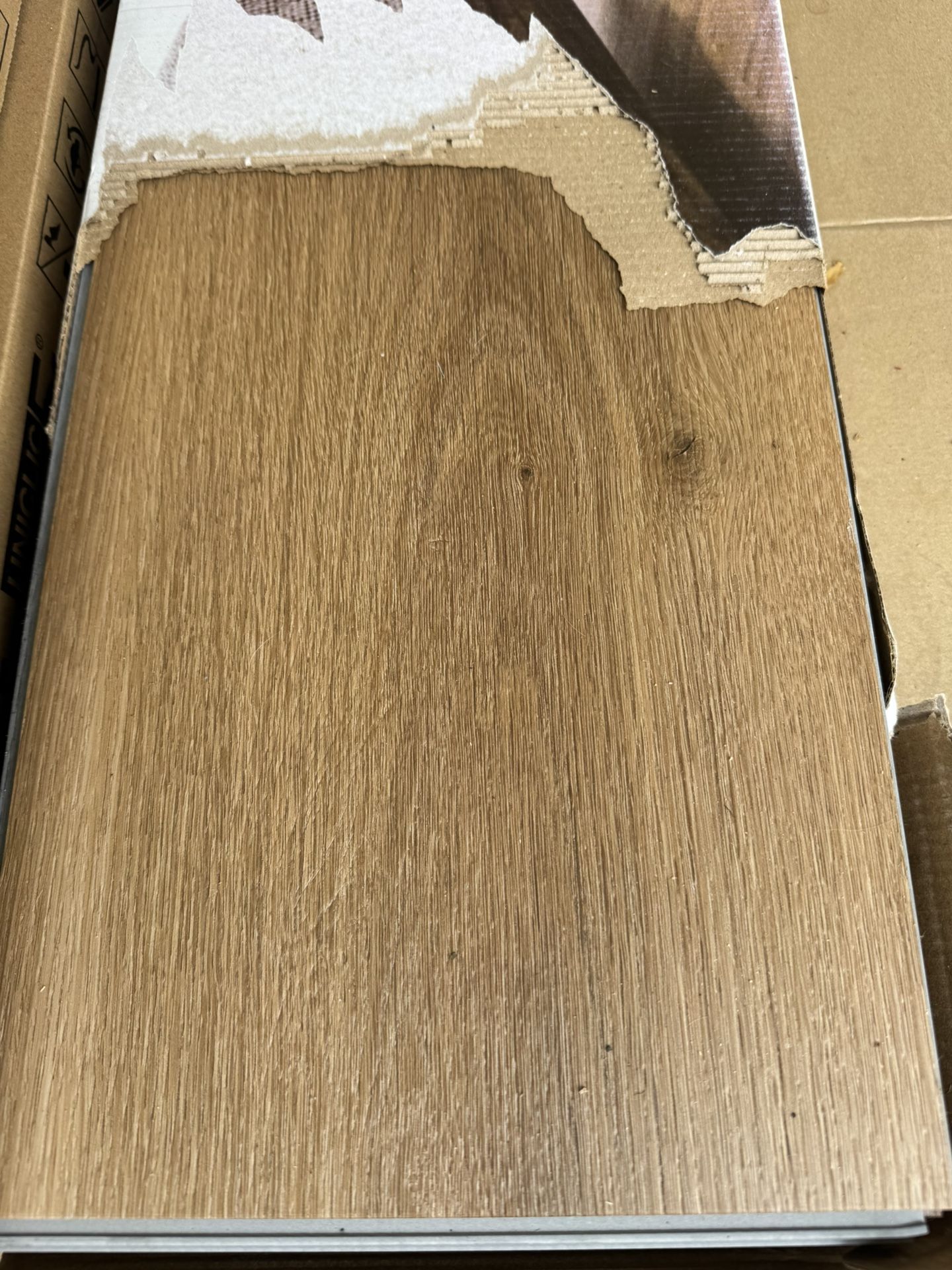 100% Waterproof Vinyl Flooring (Natural Wood Color)