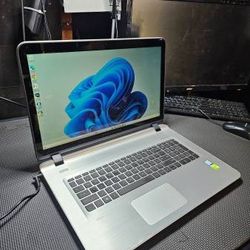 HP -17'' inch.. TouchScreen Laptop. Windows 11, 512 gb SSD. i7 - $250 

