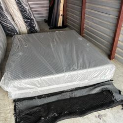 Like New Siena Memory Foam California King Mattress 