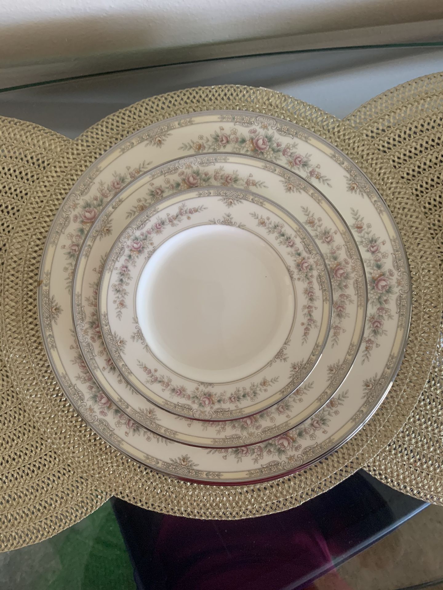 Vintage Noritake 30 Piece Bone China Japan #9729 6 Complete 5 Pc. Setting - Like New