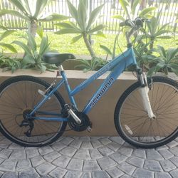 SCHWINN WOMEN'S BIKE