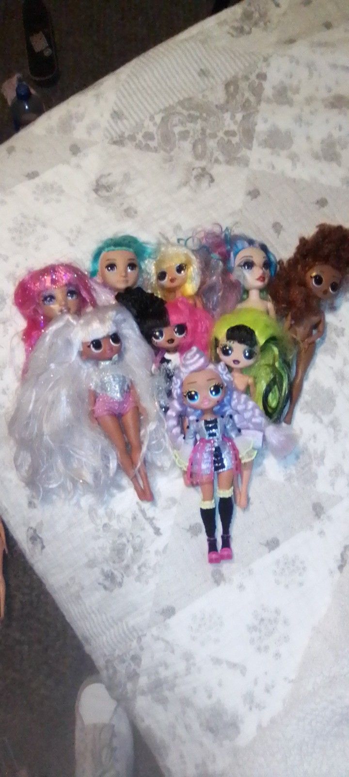 Barbie dolls/LOL Barbie and small dolls w/ a ton of accessories 