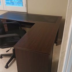 Office Desk And Chair 