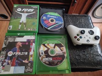 XBOX FUTBOL-FOOTBALL GAMES LOT AND NEW XBOX SERIES X CONTROLLER ONLY $160 FINAL PRICE READ DESCRIPTION AND SEE ALL PICTURES