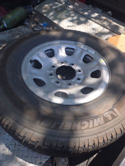 NEW Michelin lt 275 70 20. Tire w rim