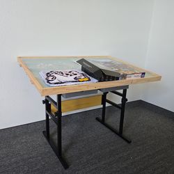 Jigsaw puzzle table