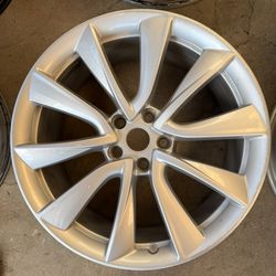 1 Tesla Model 3 Stiletto 19” rim