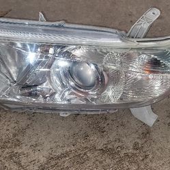 Headlight Toyota Highlander 2010