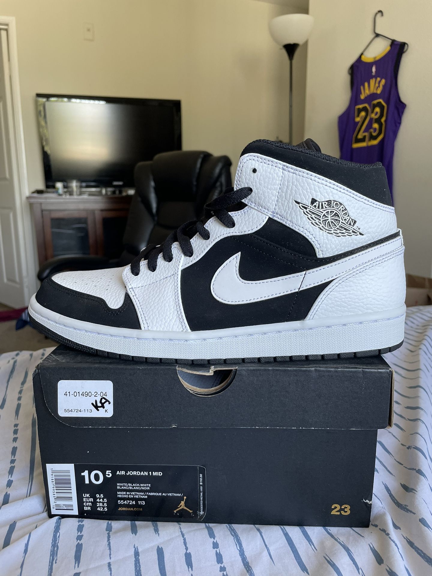 Jordan 1 mid white black Tuxedo .RARE 2018! Brand new DS . Size 10.5 Men. NO TRADES !