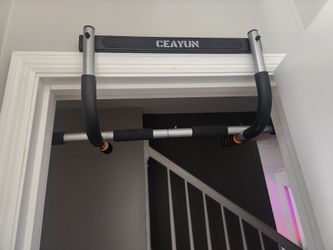Door hanging Pull Up Bar